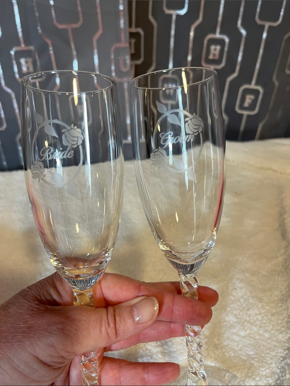 Elegant Clear Champagne Flutes with Twisted Stem - Set of 2 Bride and Groom